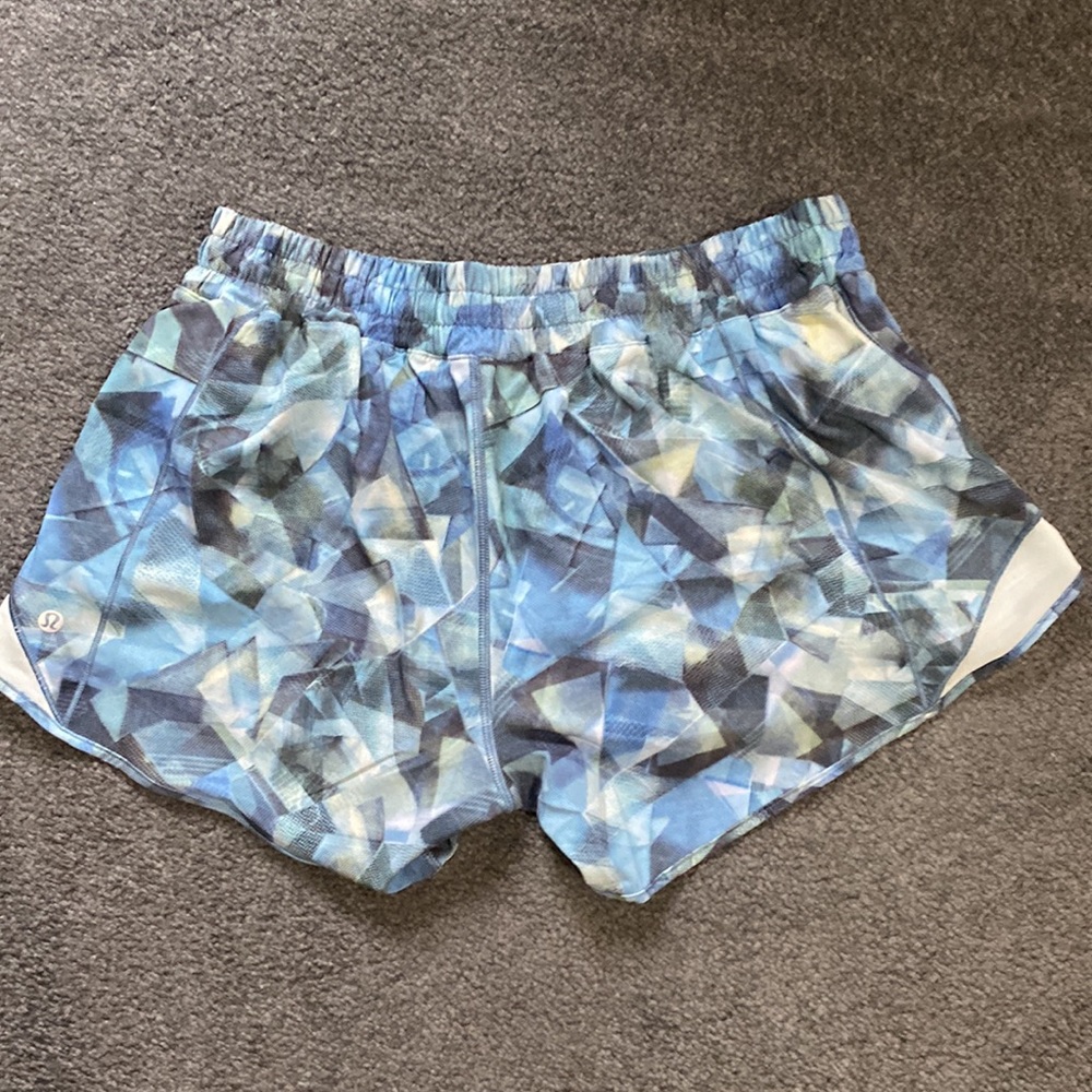 Lululemon Hotty hot shorts, size 12 Tall - Picture 3 of 5